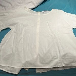 White crew neck w elbow length sleeve